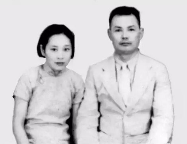 黃埔軍校最美女兵，給兩位正國級(jí)當(dāng)過秘書，丈夫也是正國級(jí)