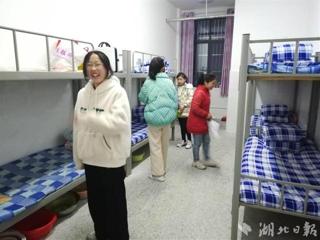 300萬！山區(qū)女孩子住進了溫馨的女生公寓