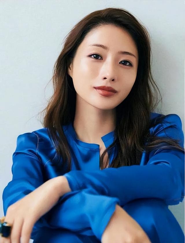 她的美貌和身材讓她被譽(yù)為“日本櫻花女神”