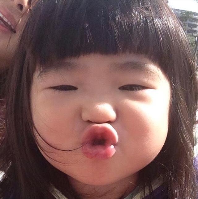 曹格老婆曬女兒近照，11歲Grace穿媽媽泳裝，吳速玲猛夸可愛有型