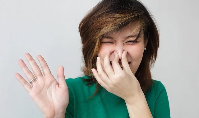 女性“下面”會(huì)發(fā)臭、有異味？多半是這3個(gè)原因?qū)е拢? onerror=