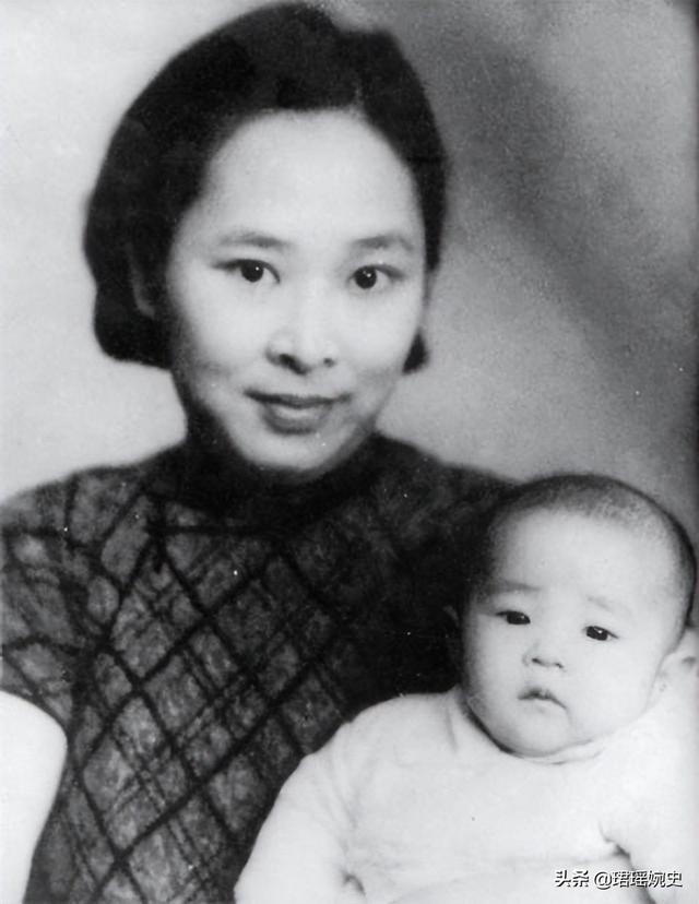 黃埔軍校最美女兵，給兩位正國級(jí)當(dāng)過秘書，丈夫也是正國級(jí)