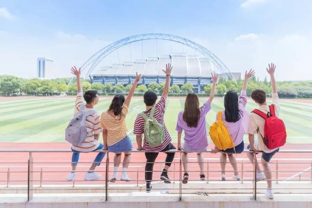 女孩成長(zhǎng)的5個(gè)階段和父母最擔(dān)心的問(wèn)題