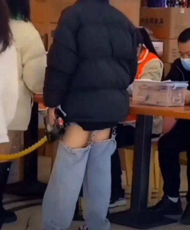 回頭率高的褲子，拉不拉風不知道，反正會漏風