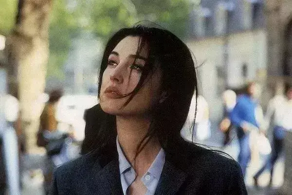 她是全球公認的最性感女神：“裸露”卻不情色的人間尤物