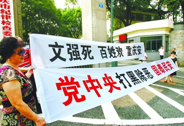 強(qiáng)奸大學(xué)生，玩弄12位女明星，霸占警花10余年，結(jié)局是死刑！