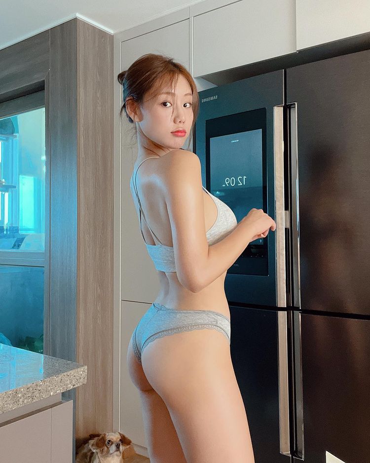 健身女神，性感身材，運(yùn)動(dòng)型內(nèi)衣穿起來卻很性感！