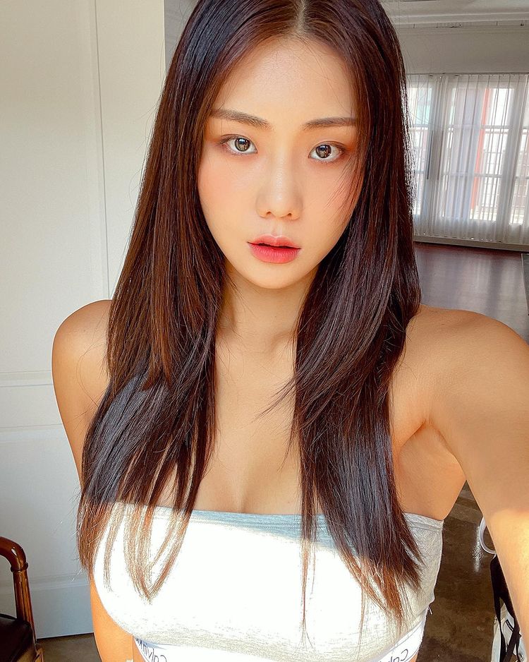 健身女神，性感身材，運(yùn)動(dòng)型內(nèi)衣穿起來卻很性感！
