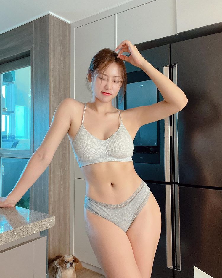 健身女神，性感身材，運(yùn)動(dòng)型內(nèi)衣穿起來卻很性感！