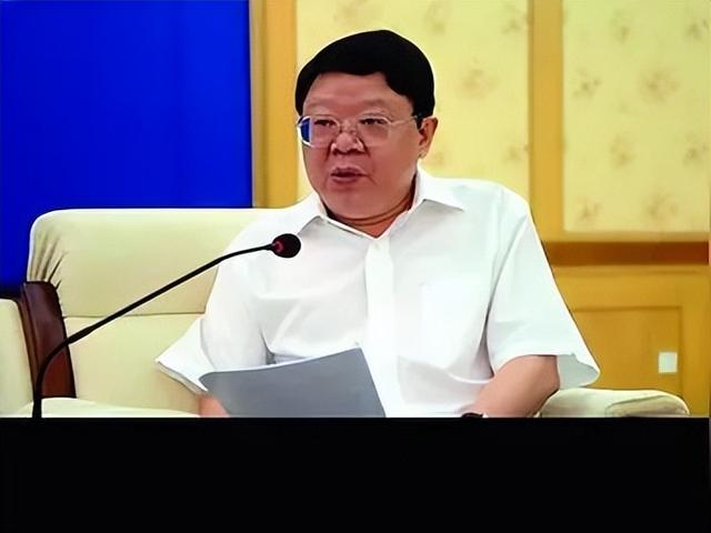 “打黑局長(zhǎng)”文強(qiáng)：霸占警花，玩弄女星，被捕時(shí)家中發(fā)現(xiàn)2000萬(wàn)