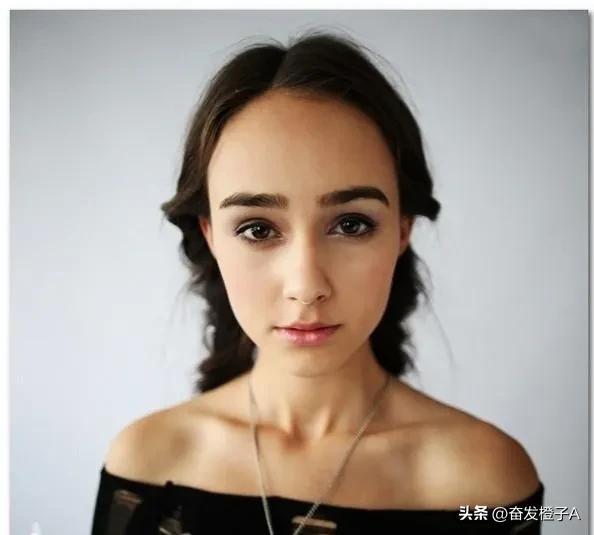 神秘的巴西模特德博拉·席爾瓦，天使面孔魔鬼身材，美得讓人窒息
