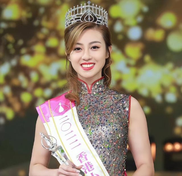 史上最丑港姐：齙牙、高齡，學(xué)歷低！全靠有個(gè)“明星爹”奪冠