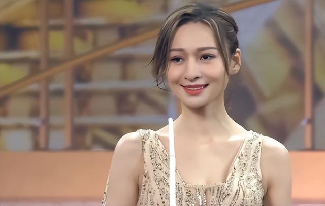 史上最丑港姐：齙牙、高齡，學(xué)歷低！全靠有個(gè)“明星爹”奪冠