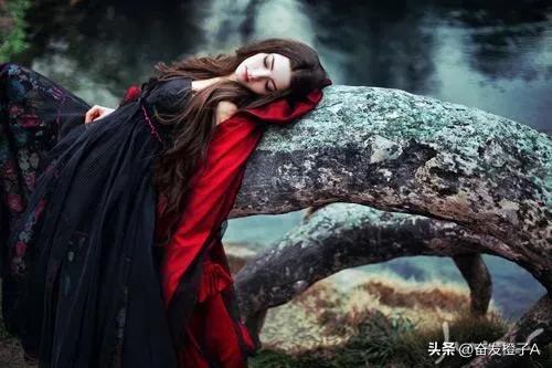神秘的巴西模特德博拉·席爾瓦，天使面孔魔鬼身材，美得讓人窒息