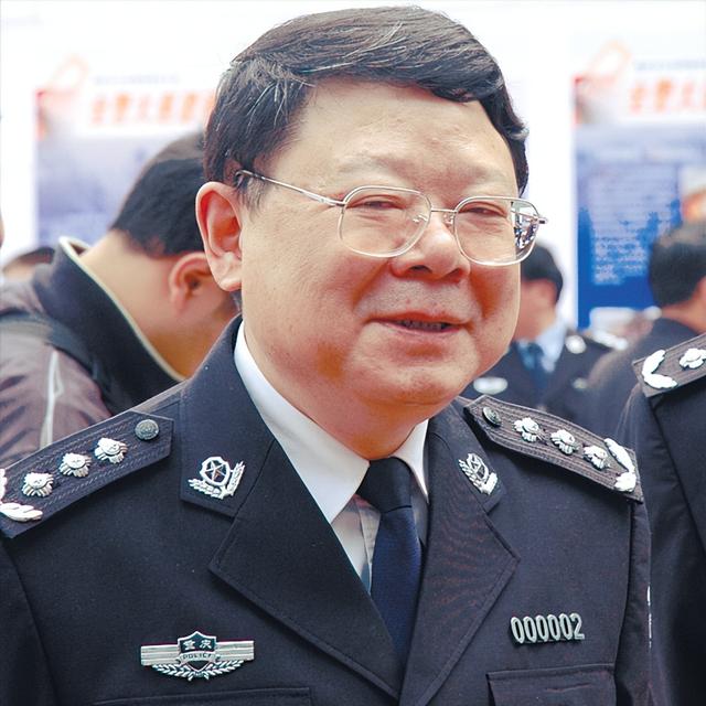 強(qiáng)奸大學(xué)生，玩弄12位女明星，霸占警花10余年，結(jié)局是死刑！