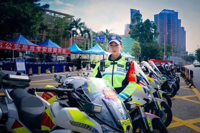深圳暴雨夜徒手推車的最美女鐵騎找到了→