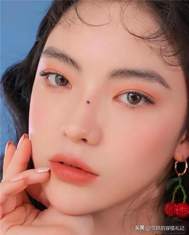 臉上這3處有“痣”的女人，千萬別去點掉！看著氣質(zhì)高級還特減齡