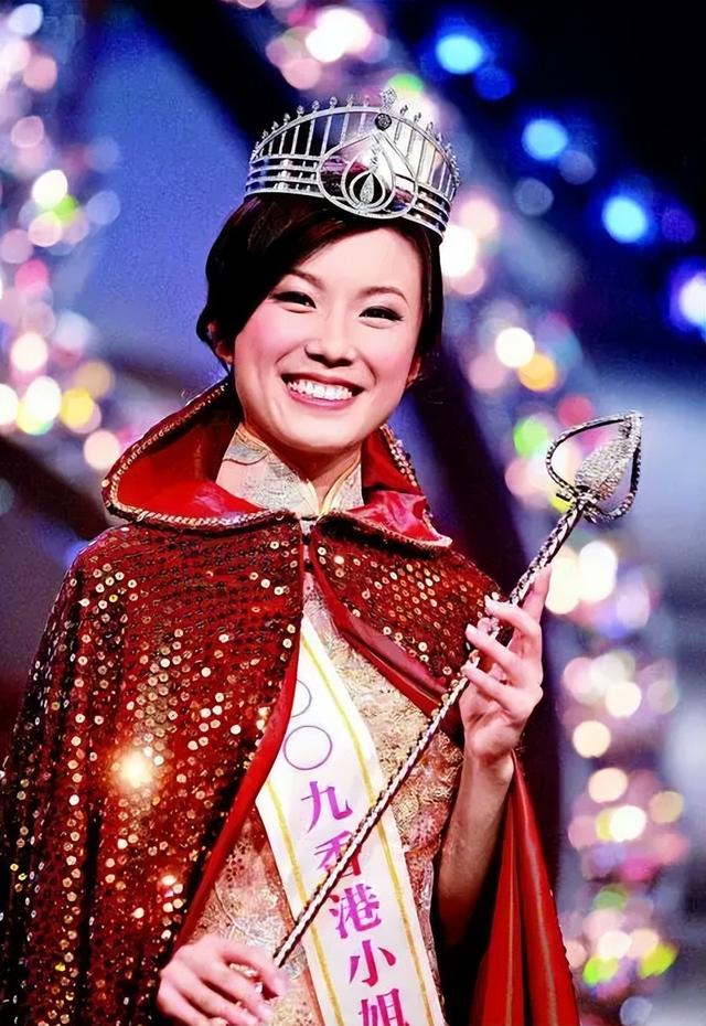 史上最丑港姐：齙牙、高齡，學(xué)歷低！全靠有個(gè)“明星爹”奪冠