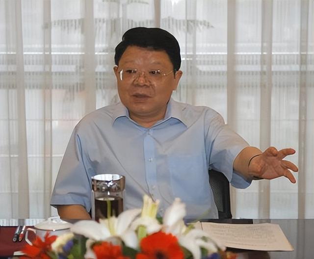 強(qiáng)奸大學(xué)生，玩弄12位女明星，霸占警花10余年，結(jié)局是死刑！