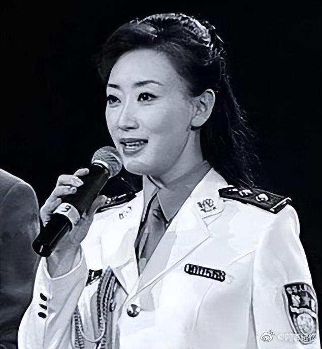 女警花與鄭少東，陳紹基，朱影等高官有染，情夫全是警界大佬。