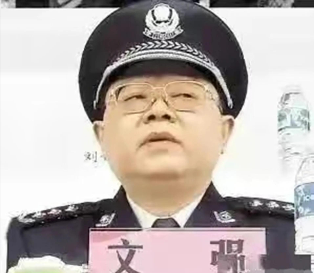 強(qiáng)奸大學(xué)生，玩弄12位女明星，霸占警花10余年，結(jié)局是死刑！
