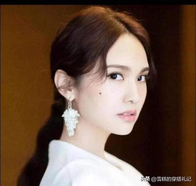 臉上這3處有“痣”的女人，千萬別去點掉！看著氣質(zhì)高級還特減齡
