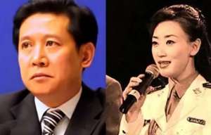 手銬腳鐐美女(女警花與鄭少東，陳紹基，朱影等高官有染，情夫全是警界大佬。)