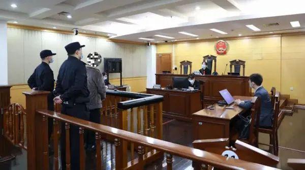 男子遠程操控27人電腦，長期偷窺女性……上海法院判了！