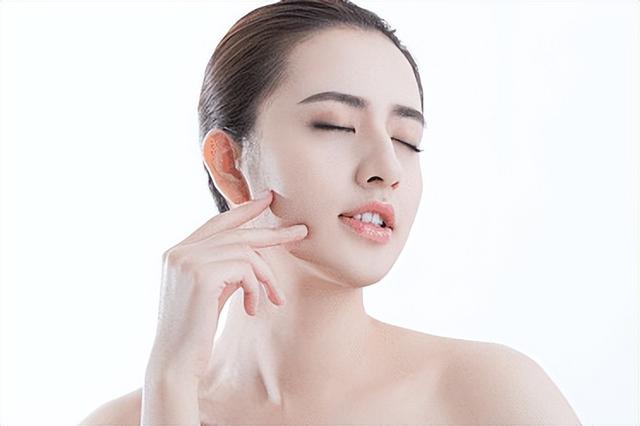 恐怖的家教經(jīng)歷，美女家長(zhǎng)一眼看出我女扮男裝，我卻猜不出她的