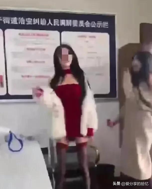 成都一女子在調(diào)解室大跳性感熱舞：別把不要臉當自由！