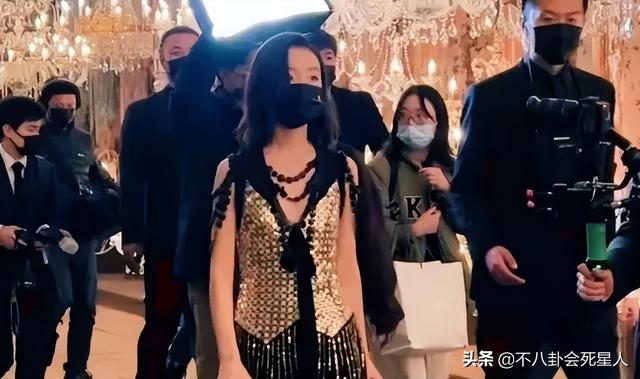 看臉絕美，身材卻干癟，排骨胸，五五分，這10位女星太可惜了
