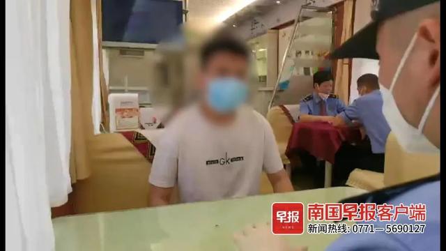 廣西一男子在列車上跟“美女”視頻裸聊！