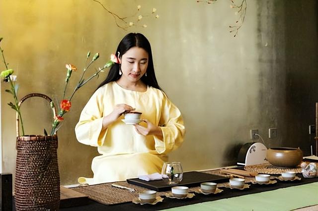 建議女人：若不差錢，這4種茶要多喝，好喝養(yǎng)顏，別忽略