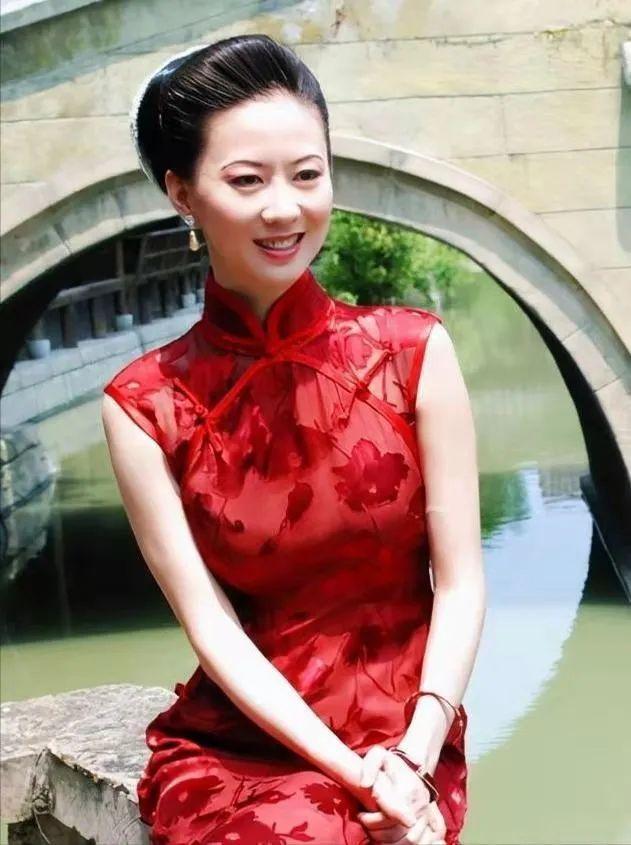 她向藝術(shù)獻(xiàn)出了人體——湯加麗