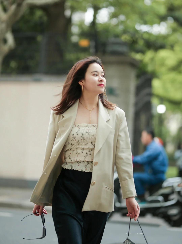 身高153、體重過百，靠會(huì)穿成功逆襲氣質(zhì)型美女，她的穿搭值得學(xué)