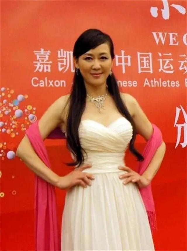 李琳：被前夫一巴掌扇到離婚！二婚嫁世界冠軍，如今生活幸福滋潤