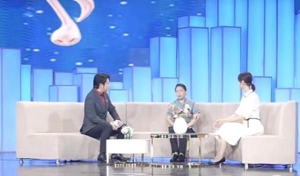 對(duì)話北京寫字樓“清潔工畫家”：拿拖把是為生計(jì)，拿畫筆才是自己