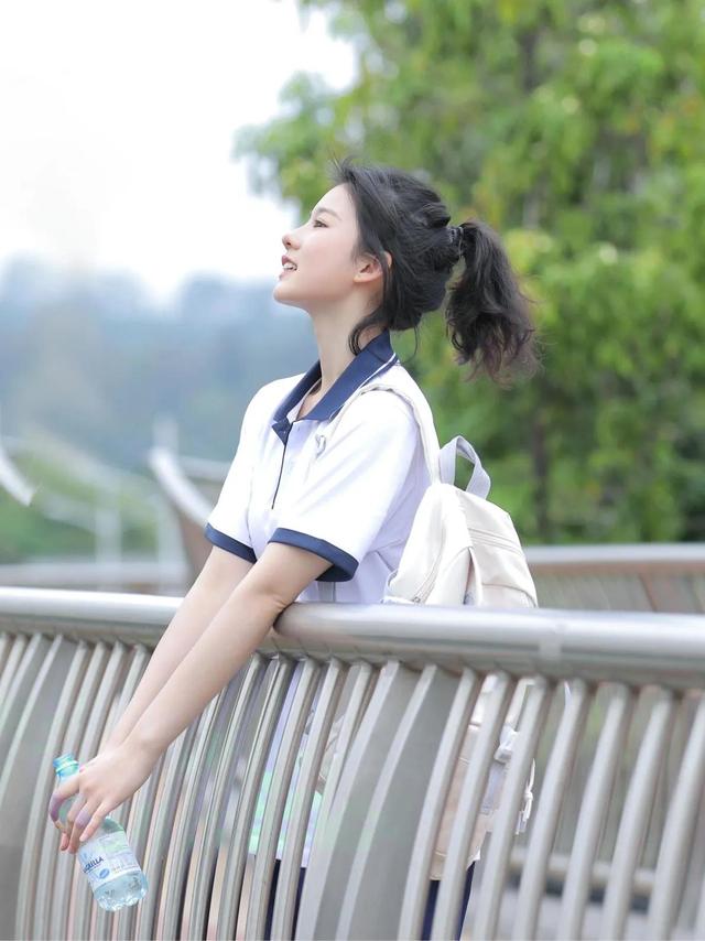 美好的不是女孩，而是18歲 (?；ê霞?