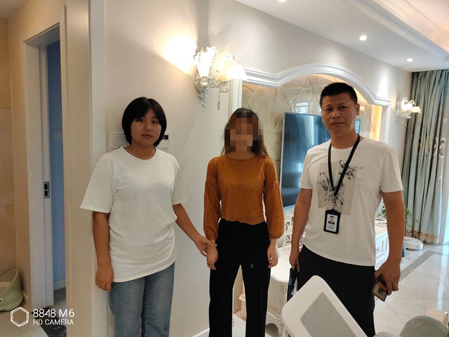 清一色女性微信頭像，朋友圈曬性感誘惑背影，群里各種戲精上演……
