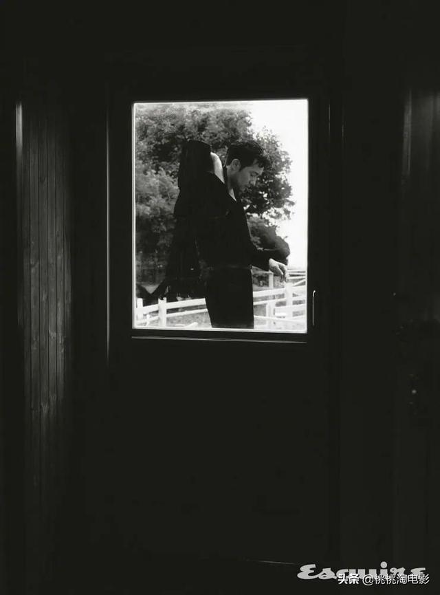 韓國(guó)男星孫錫久《Esquire》雜志封面大片，迷人魅力無(wú)法阻擋