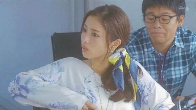 《校閱女孩》再拍被嘲？這一次服化組出來(lái)背鍋
