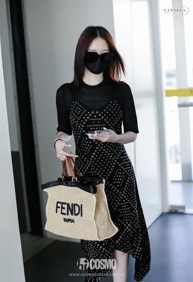 穿細(xì)吊帶的女孩，迷人都不著痕跡