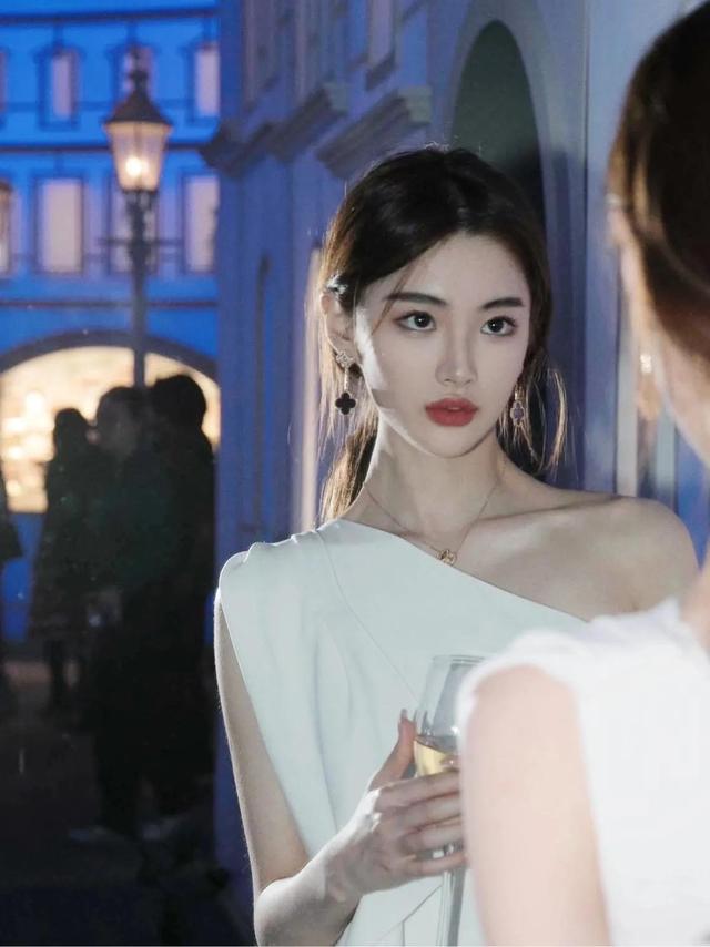 美好的不是女孩，而是18歲 (?；ê霞?