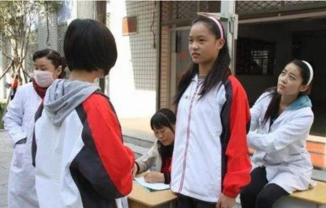 初中生“身高表”出爐，男女生身高標(biāo)準(zhǔn)不同，看看你家學(xué)生達(dá)標(biāo)沒(méi)