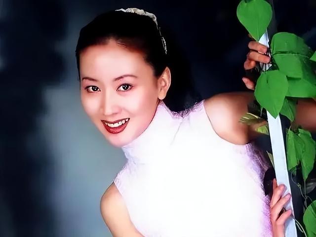她向藝術(shù)獻(xiàn)出了人體——湯加麗