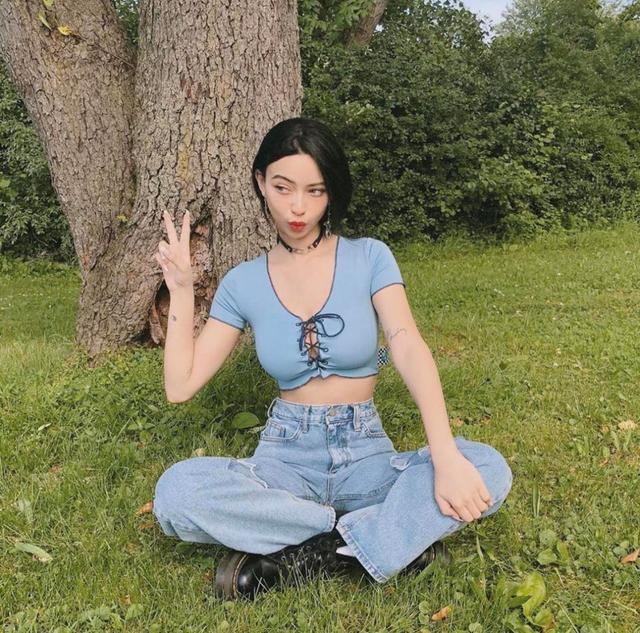00后雙胞胎姐妹身材太惹火，收割千萬直男！網(wǎng)友：真心扛不住...