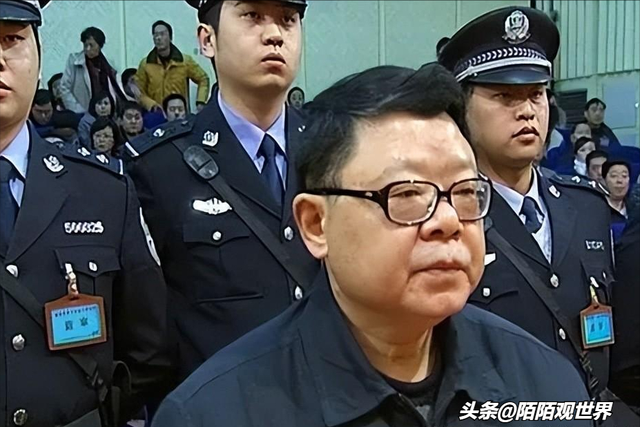 “掃黑局長”文強覆滅記:強奸女學(xué)生,玩弄女星,霸占警花十余年
