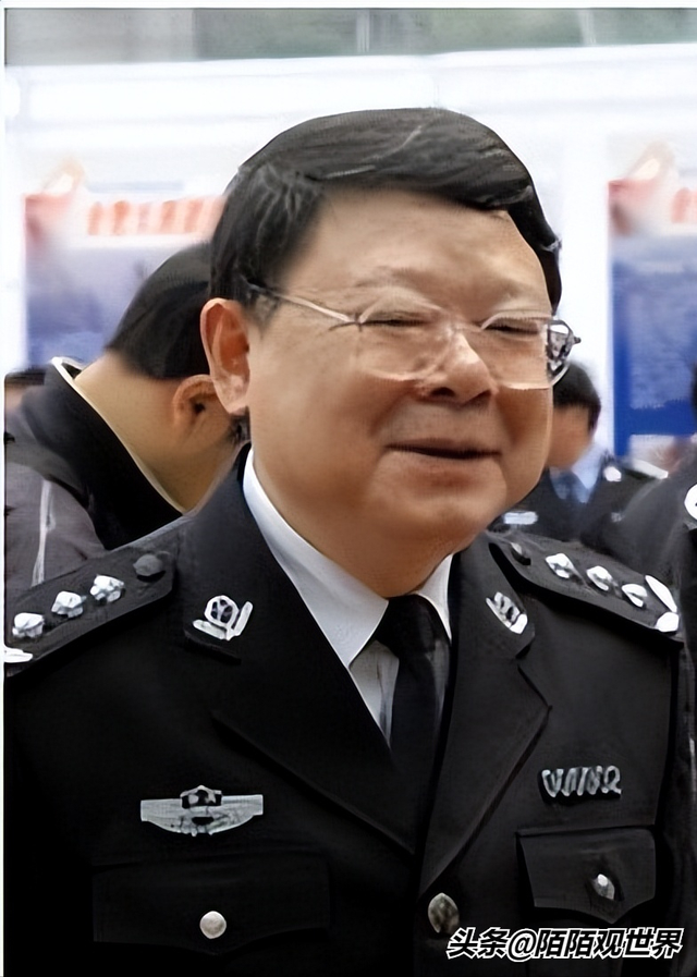 “掃黑局長”文強覆滅記:強奸女學(xué)生,玩弄女星,霸占警花十余年