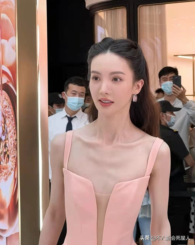 看臉絕美，身材卻干癟，排骨胸，五五分，這10位女星太可惜了