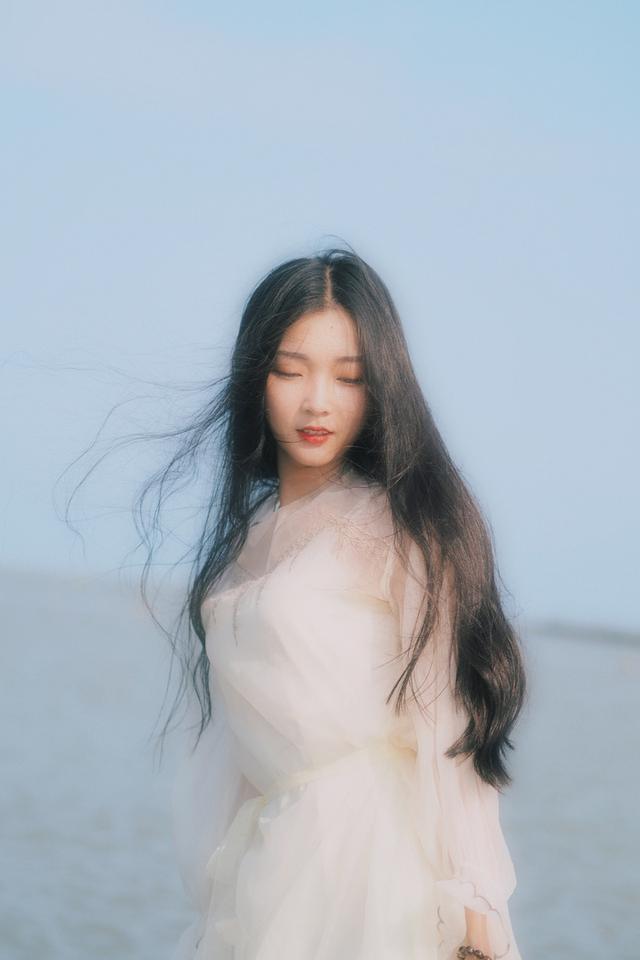 一組海邊舞女寫真，似80年代港星